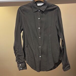 Self contrast muted olive button-down